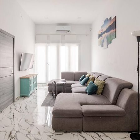 Apartamento en planta baja en badalona, barcelona Exterior foto