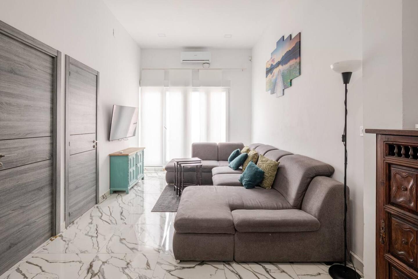 Apartamento en planta baja en badalona, barcelona Exterior foto